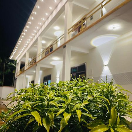 Great Victoria Palace Ratnapura Luaran gambar