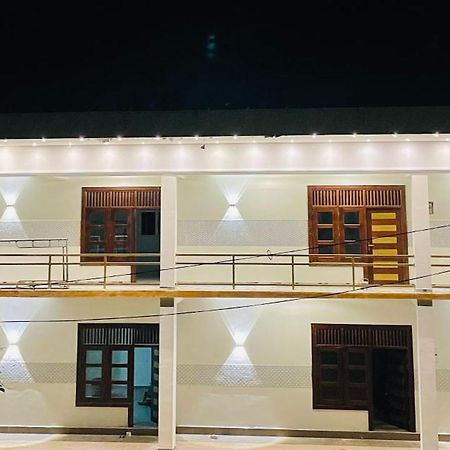 Great Victoria Palace Ratnapura Luaran gambar