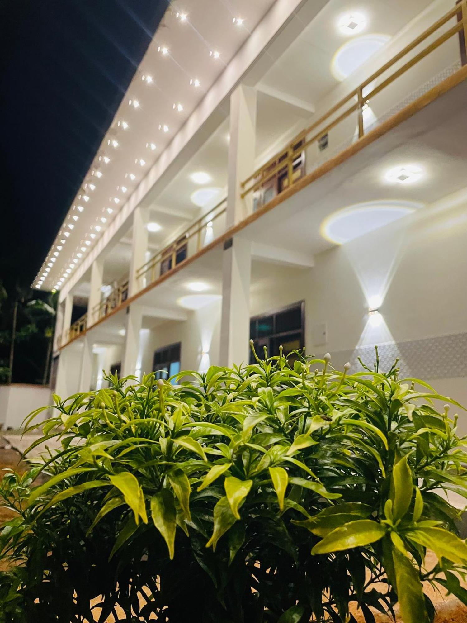 Great Victoria Palace Ratnapura Luaran gambar