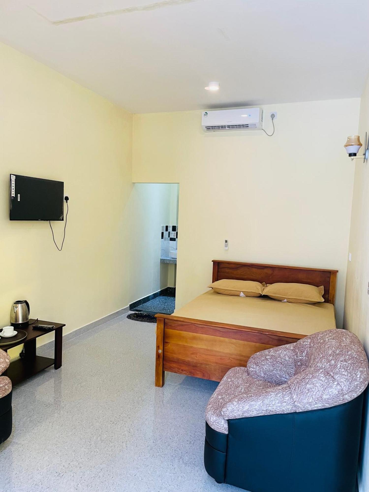 Great Victoria Palace Ratnapura Luaran gambar